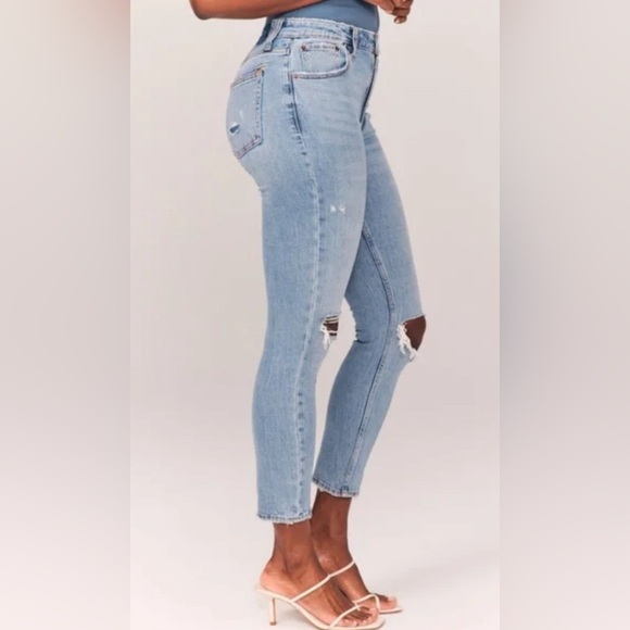 NWT - A&F The Skinny High Rise Jeans in Light Ripped Wash - Size 37/24 - Picture 3 of 6